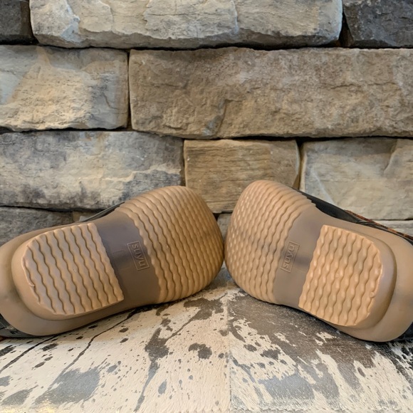 Leopard Print Women's Winter Boots - Picture 4 of 8